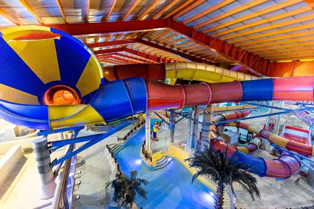 استخر موج های آبی مشهد